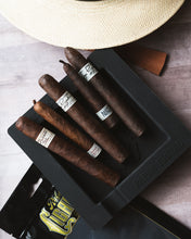 Load image into Gallery viewer, Liga Privada 5 Pack Sampler and Ashtray
